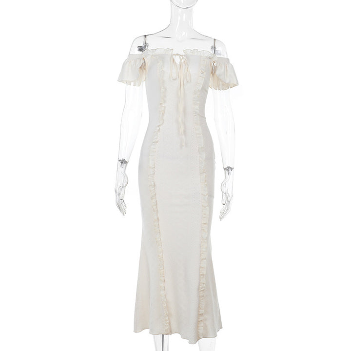 Dame off-shoulder maxikjole med ruffles detaljer og belte silhuett Skjora