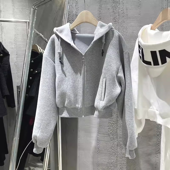Dame cropped hettegenser med en avslappet passform og elastiske ermer