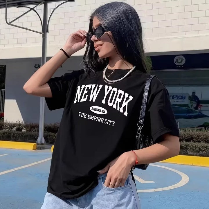 Damer avslappet oversized T-skjorte med New York-merking Skjora
