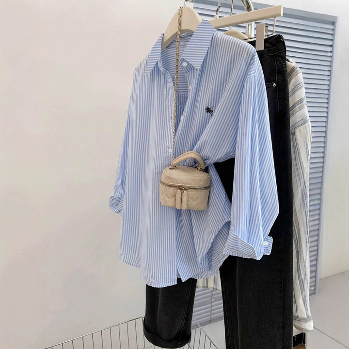 Dame casual stripete bluse med overlagte skuldre og fin bomullsstoff Skjora