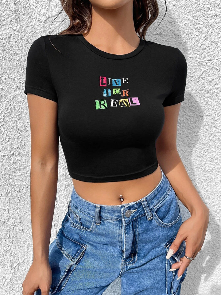 Dame Crop-T-skjorte med kreativ tekst Skjora
