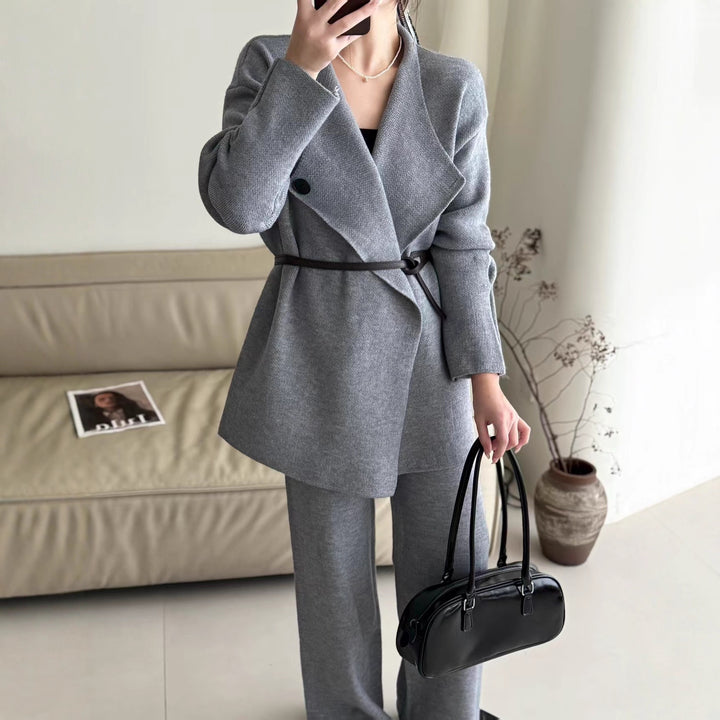 Kvinne Elegant Cardigan med Skreddersydd Design og Belte Skjora