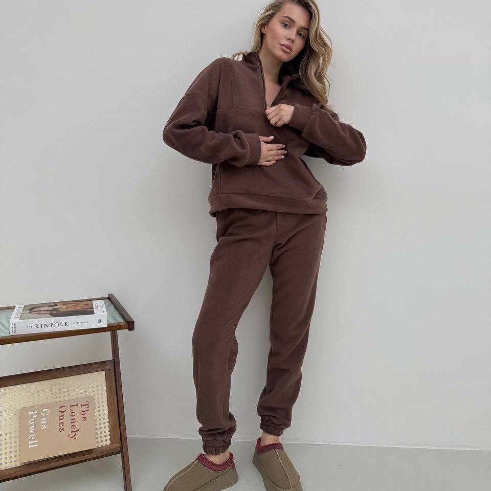 Kvinnes koselige fleece loungewear-sett med halvlang glidelås og elastiske mansjetter Skjora