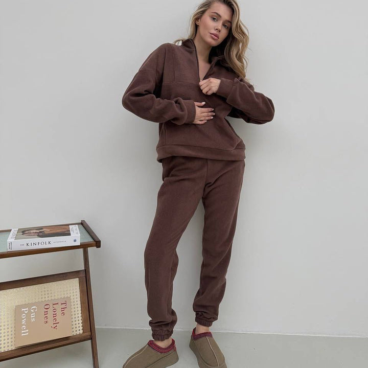 Kvinnes koselige fleece loungewear-sett med halvlang glidelås og elastiske mansjetter Skjora