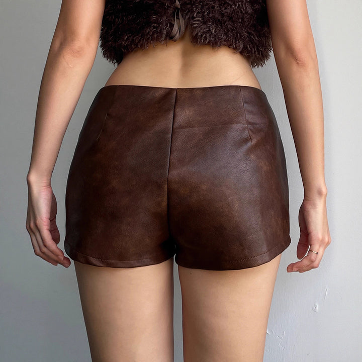 Dame kunstskinn-shorts med dekorative øyer Skjora
