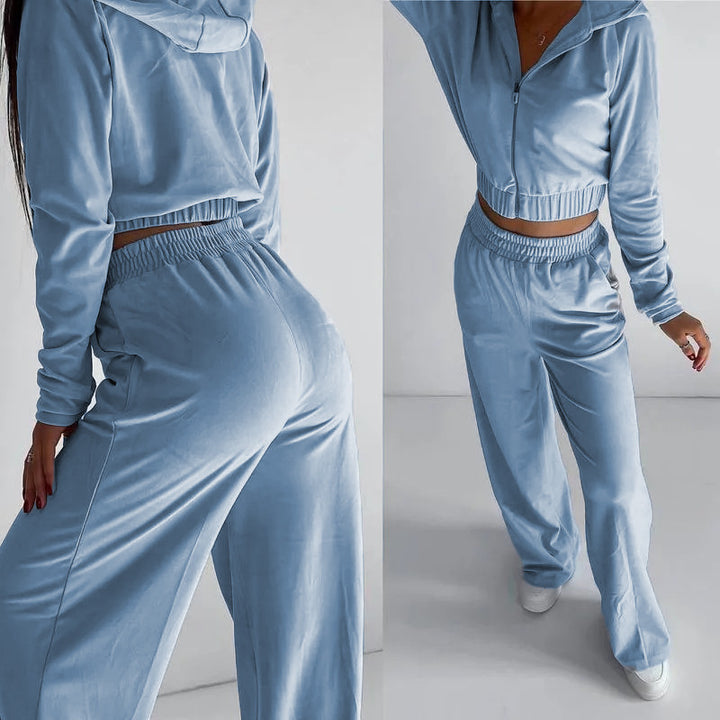 Kvinnelig sporty sett laget av myk fleece med cropped jakke og høye bukser Skjora
