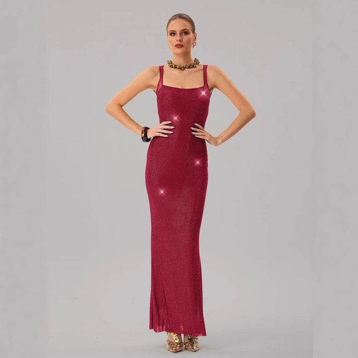 Kvinne Glamorous Kveldsdress med Glitrende Paljetter og Fittet Silhuett