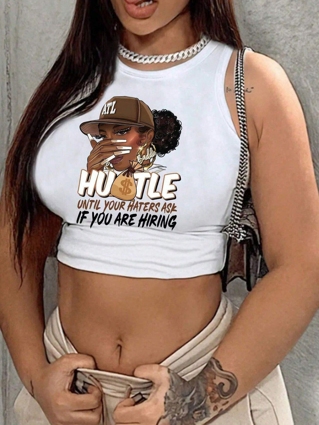 Dame Crop-Top med dristig statement-trykk Skjora