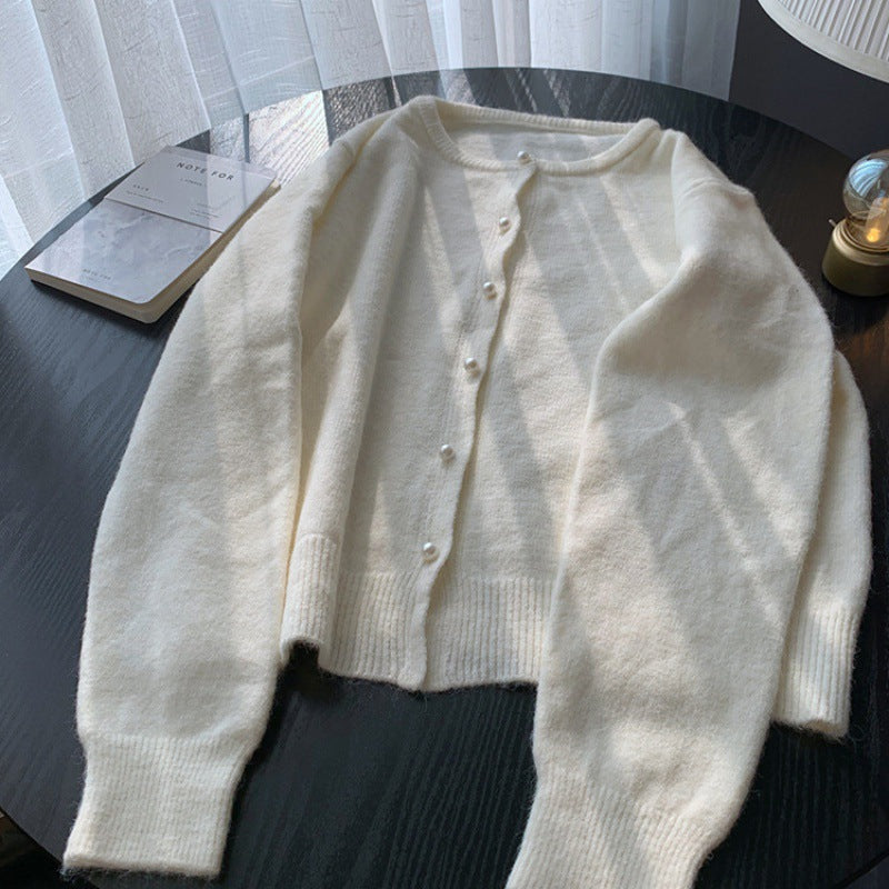 Dame cardigan med elegante perleknapper og moderne design Skjora