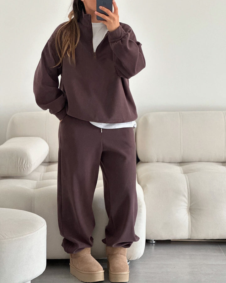 Kvinne behagelig fleece zip hettegenser med en avslappet fasong og vide ermer