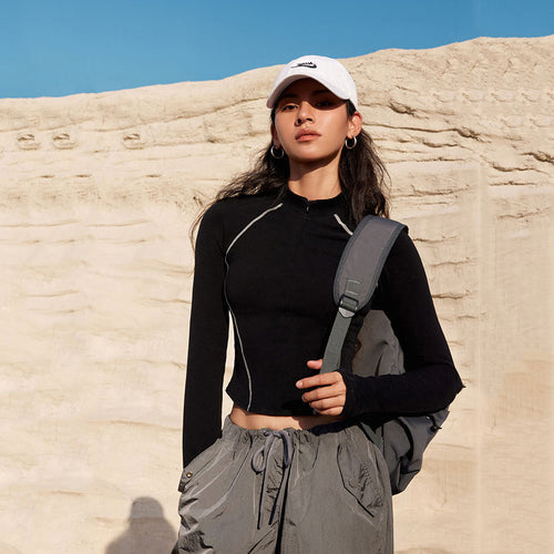 Women's Breathable Sports Top with High Collar and Thumbholes Skjora