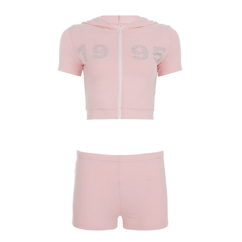 Dame sporty todelt sett med hettegenser og korte shorts Skjora