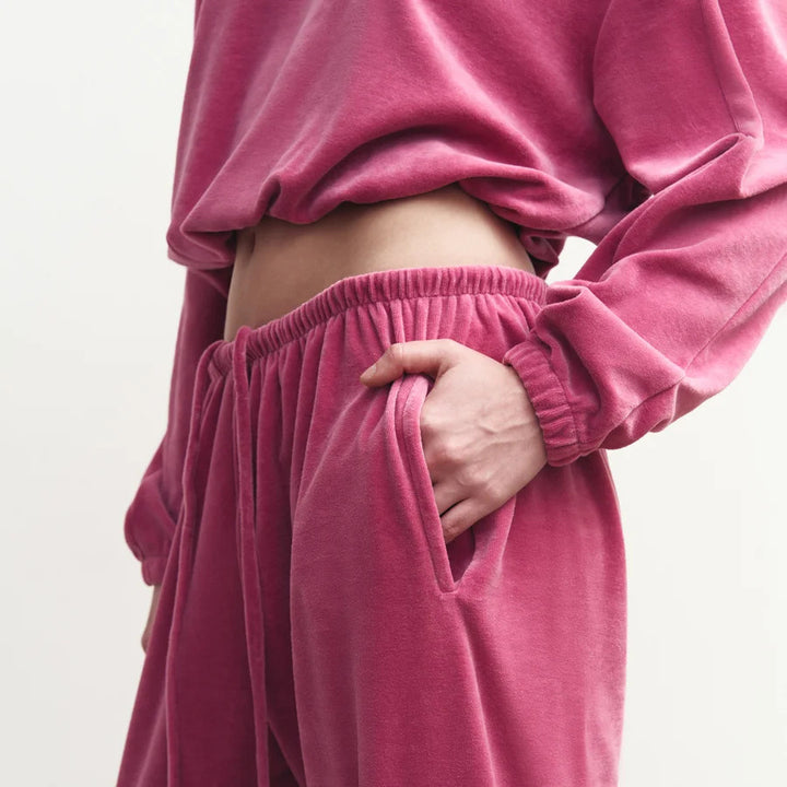 Damer komfortabelt velour sett med høy midje og praktiske lommer Skjora