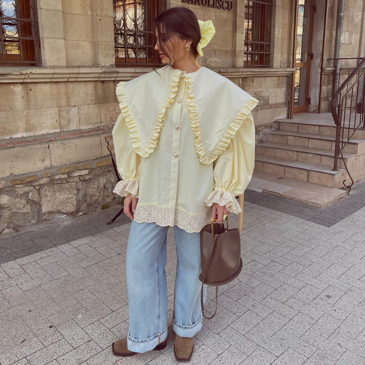 Kvinne oversized bluse med volangdetaljer og blonder trim Skjora