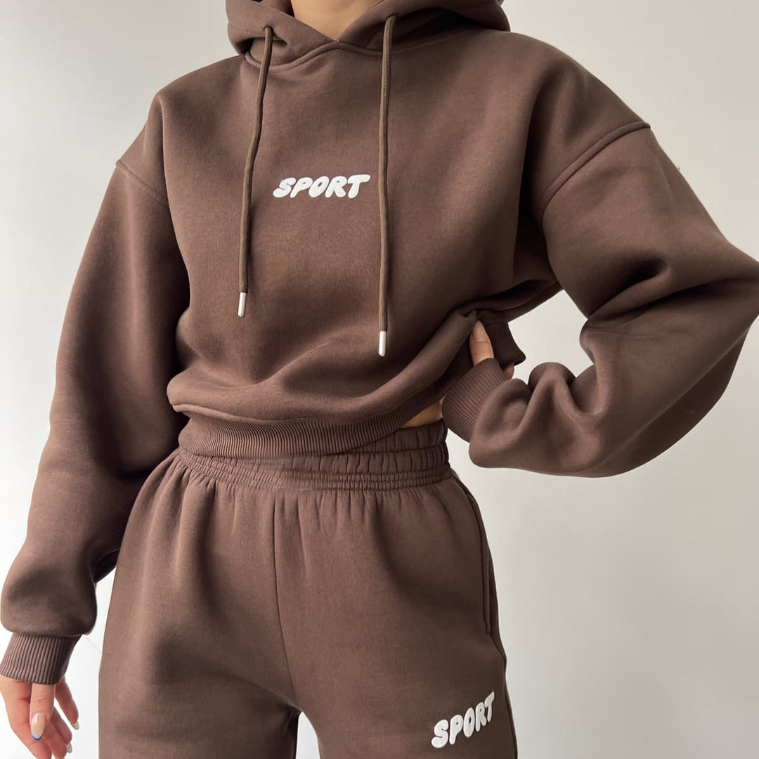 Dame sporty cropped hoodie og sweatpants-set Skjora