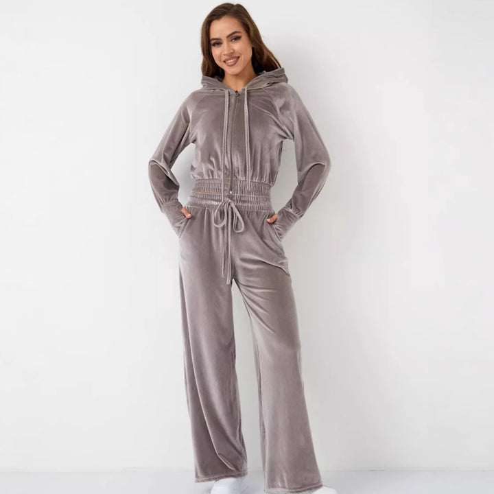 Kvinnes fashionable velour loungewear sett med cropped jakke og vide bukser Skjora
