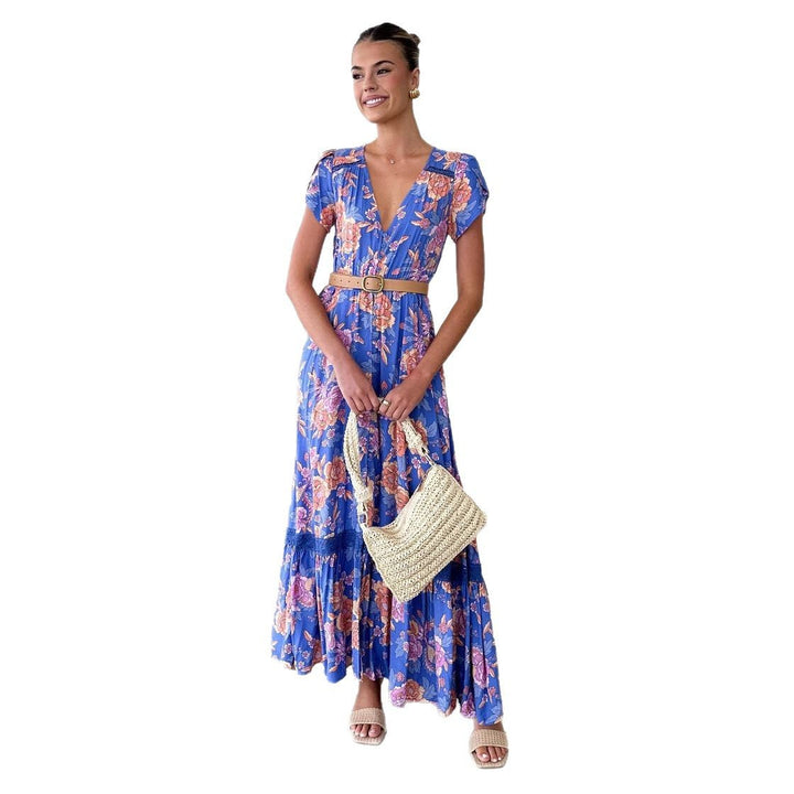 Kvinners maxikjole med elegant V-hals og feminine volangdetaljer