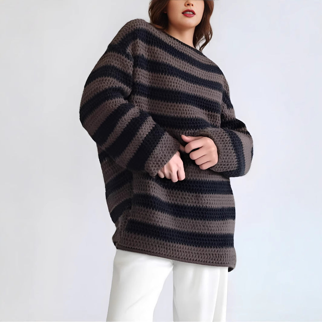 Kvinnenes strikkede oversized genser med bred stripemønster Skjora