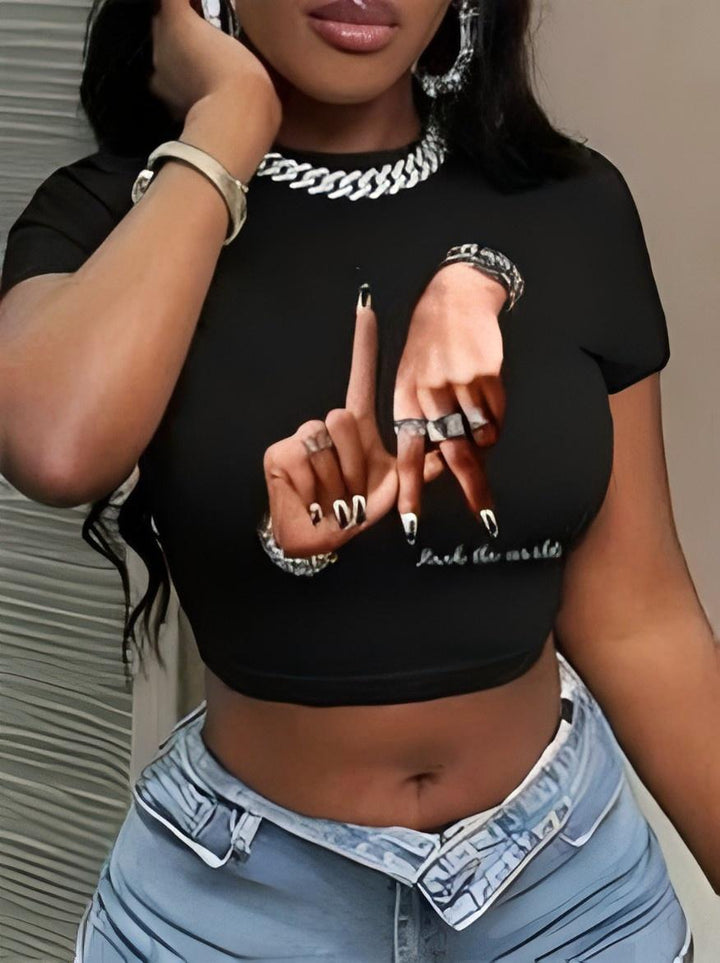 Dame Crop-Top med kunstnerisk statement-trykk Skjora