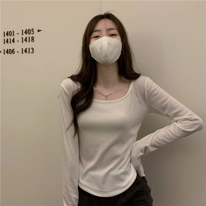 Women's long-sleeved top with a stylish round neck and close fit
