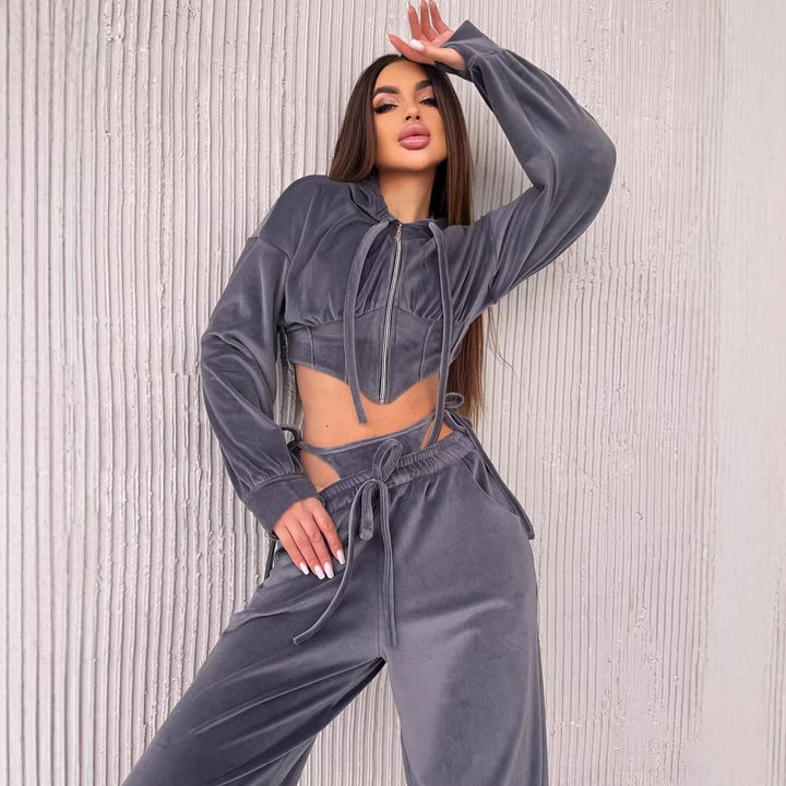 Kvinnelig sporty velour cropped sett med glidelås og midjeutsnitt Skjora