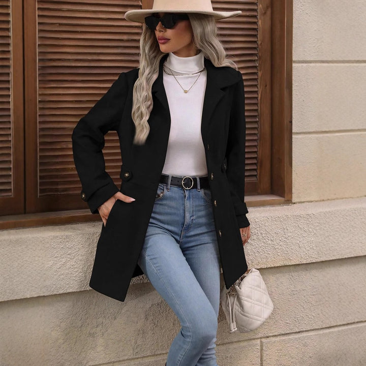 Klassisk trench coat for kvinner med belte Skjora
