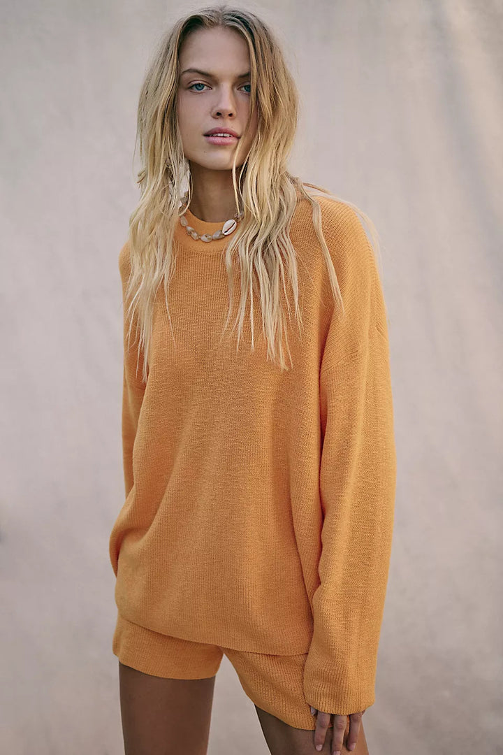 Dameknitssett med oversized genser og shorts Skjora
