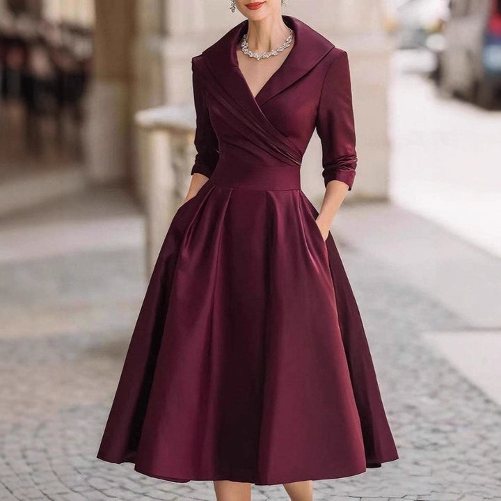 Kvinne elegant omslagskjole med peplum og praktiske lommer Skjora