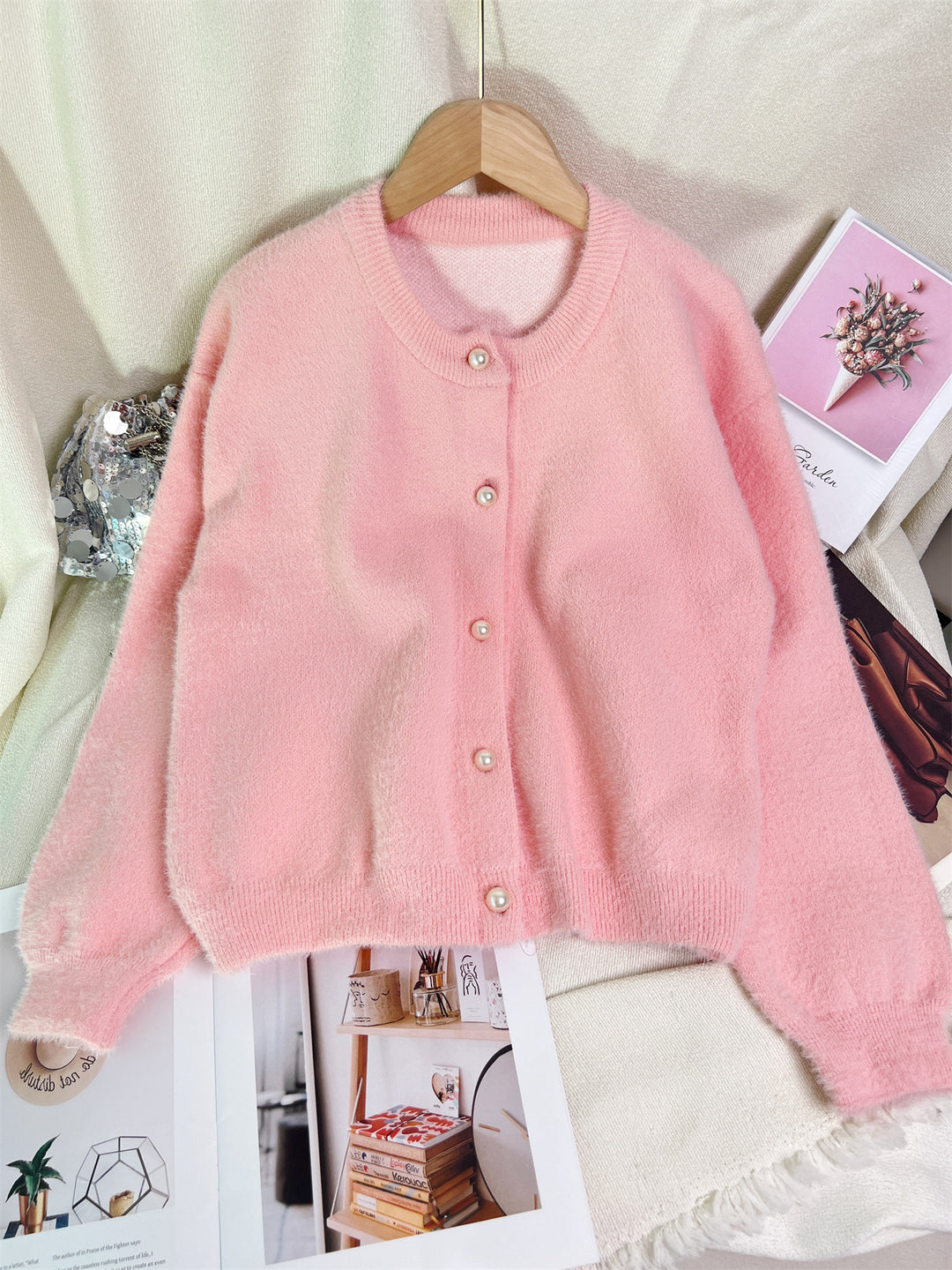Dames koselige cardigan med perle-dekorert knapper og moderne snitt Skjora