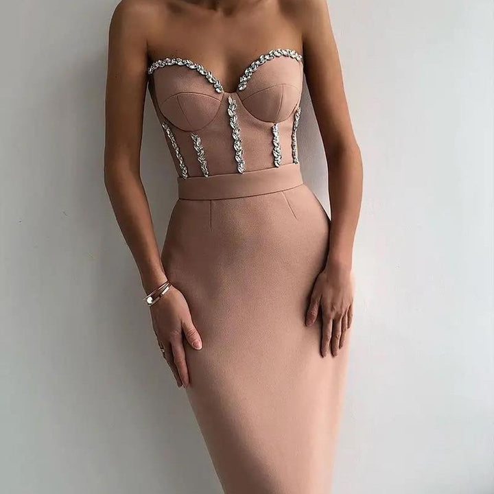 Kjole til kvinner med figurnær passform til kveld med elegant bustier-look og glitrende applikasjoner