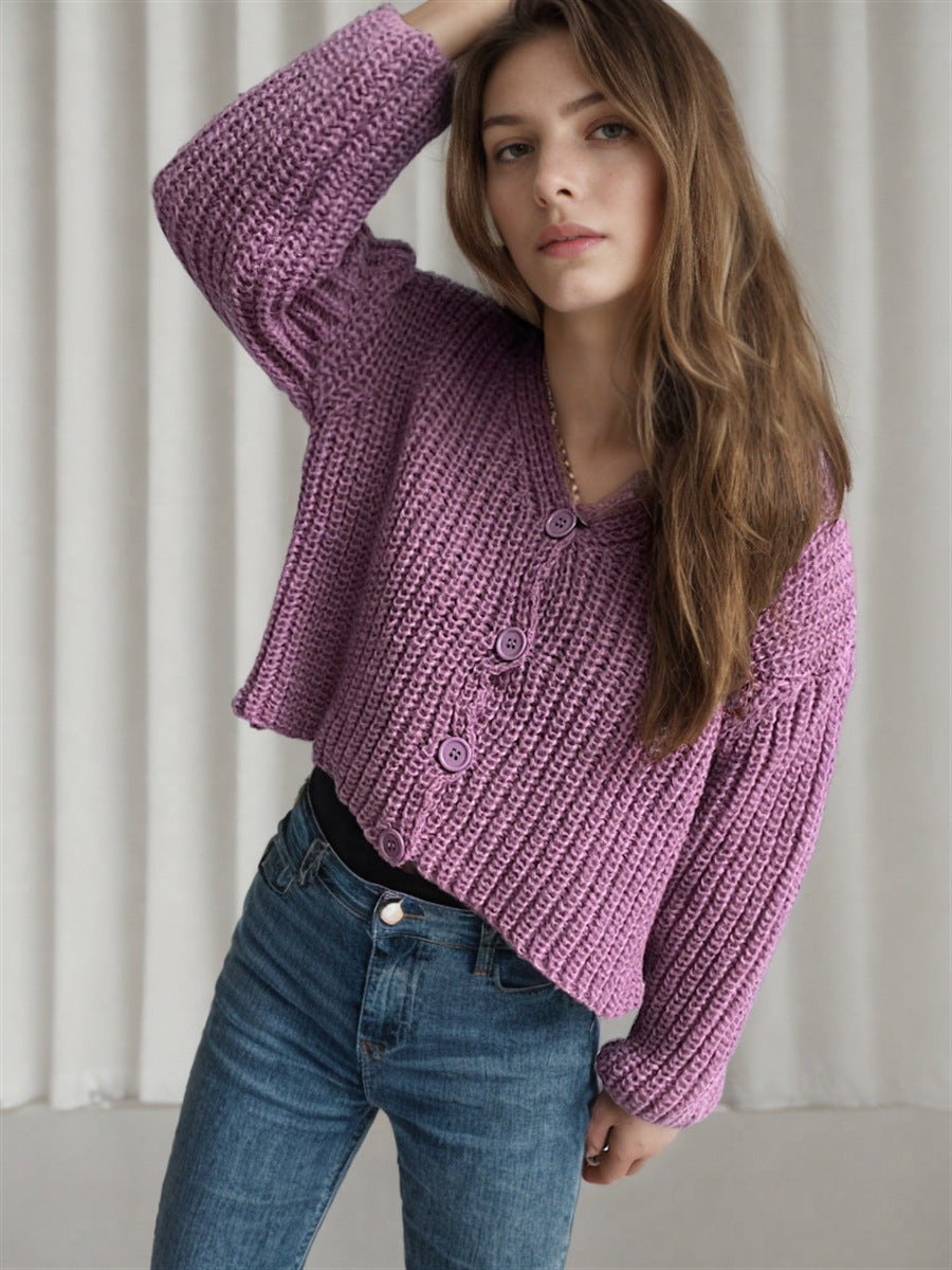 Kvinnenes kort cardigan med chunky strikkstruktur og store knapper Skjora