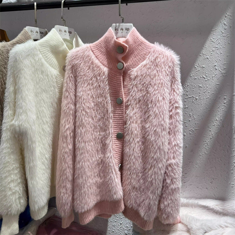 Kvinnens koselige cardigan med knappeåpning og høy krage Skjora