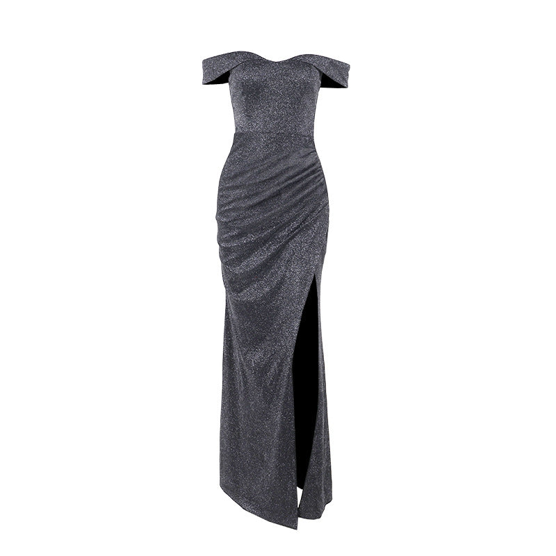 Dame off-shoulder maxikjole med elegant splitt og glitrende stoff Skjora