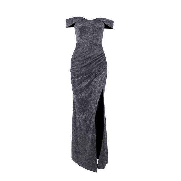Dame off-shoulder maxikjole med elegant splitt og glitrende stoff Skjora