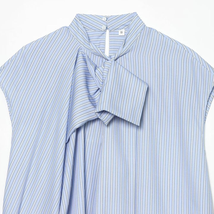 Damebluse med moderne snitt og unikt knytekrål Skjora