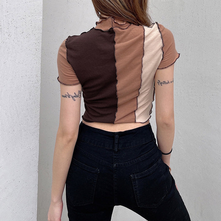 Dame cropped T-skjorte med unikt cut-out-design og kontrastsømmer Skjora