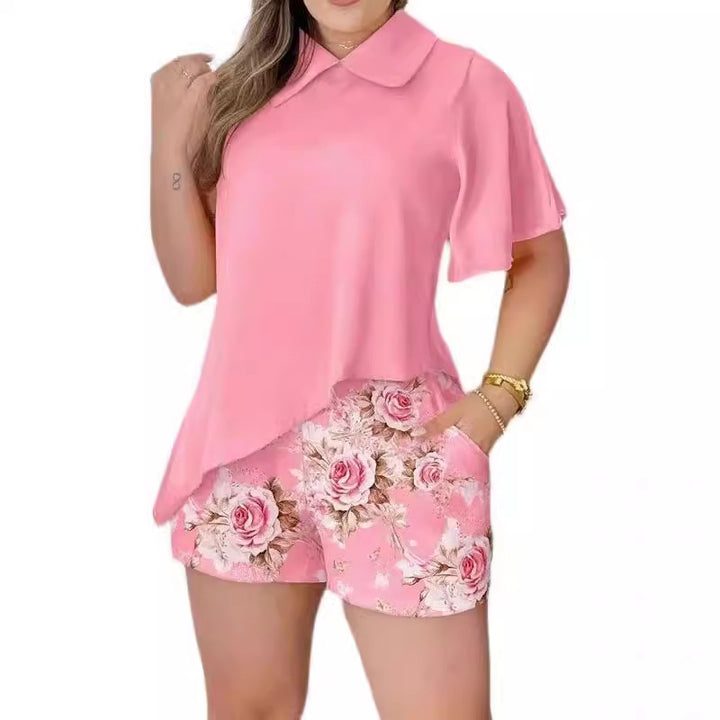 Damebluse med svingende snitt og blomsterprint shorts Skjora
