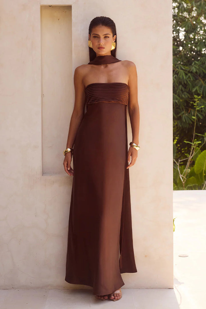 Kvinne Elegant Maxi Kjole med Avtagbar Skuldre Design og Slank Topp