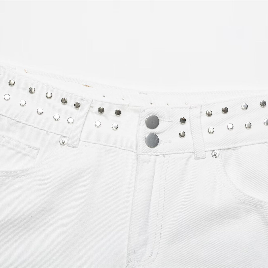 Dame moteriktig denimshorts med dekorativ naglebånd Skjora