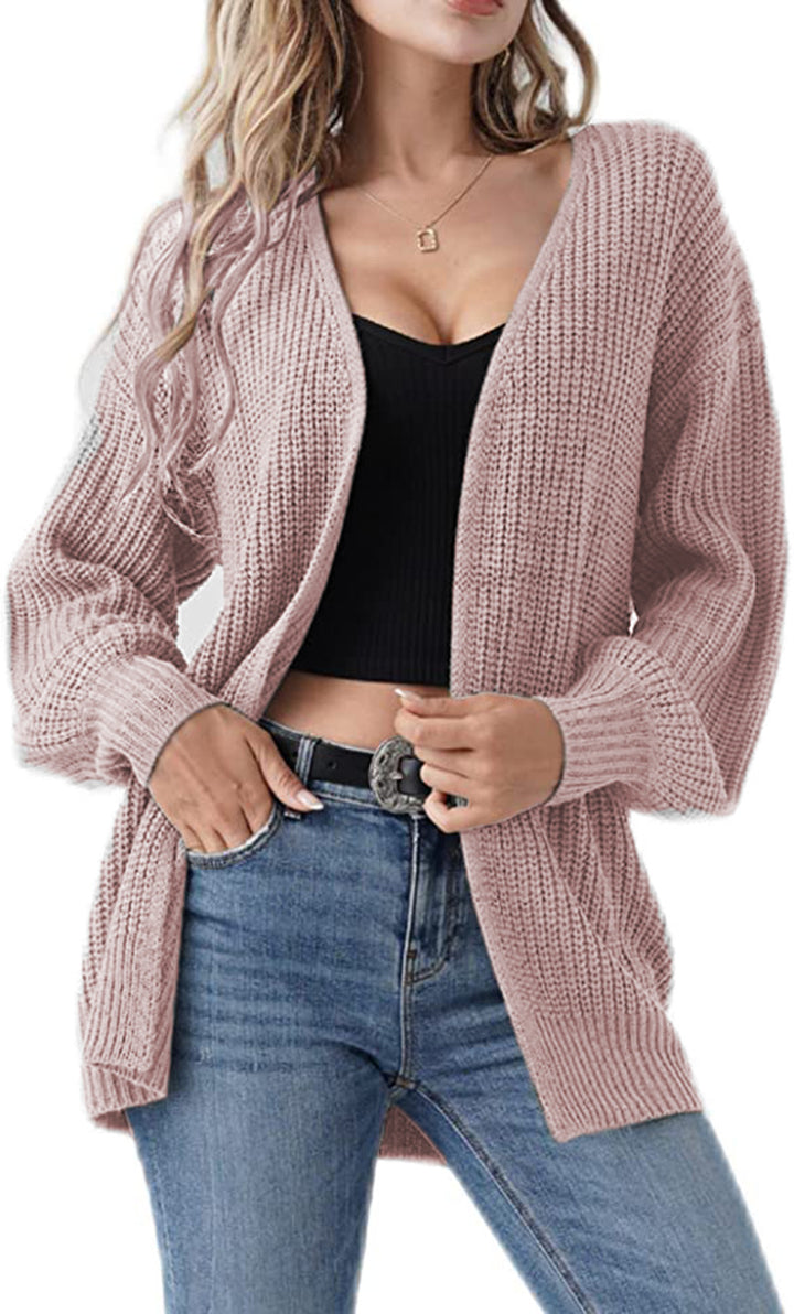 Kvinnens chunky strikket cardigan med en avslappet fasong og åpne masker Skjora