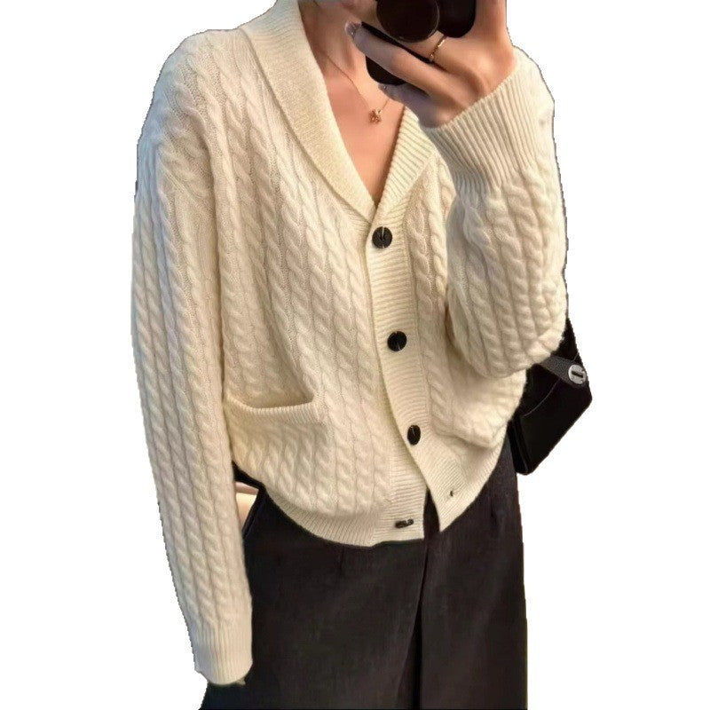 Kvinnens cardigan med kabelmønster og lommeposer Skjora