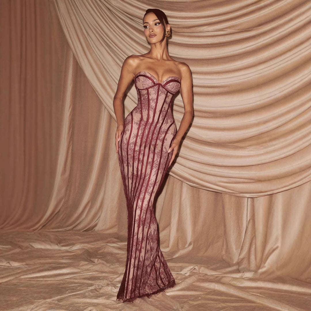 Dame tilpasset blondekjole med bustier-top og elegante detaljer Skjora