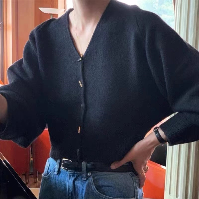 Dame cardigan med dyp V-hals og elegante knapper Skjora