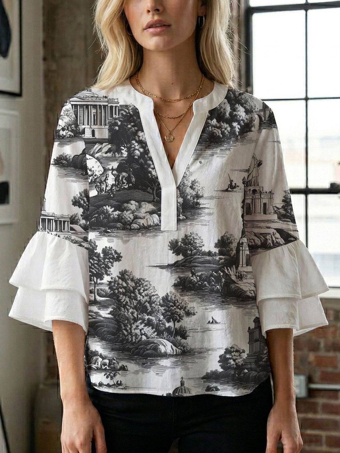 Damebluse med vakker blomstermønster Skjora