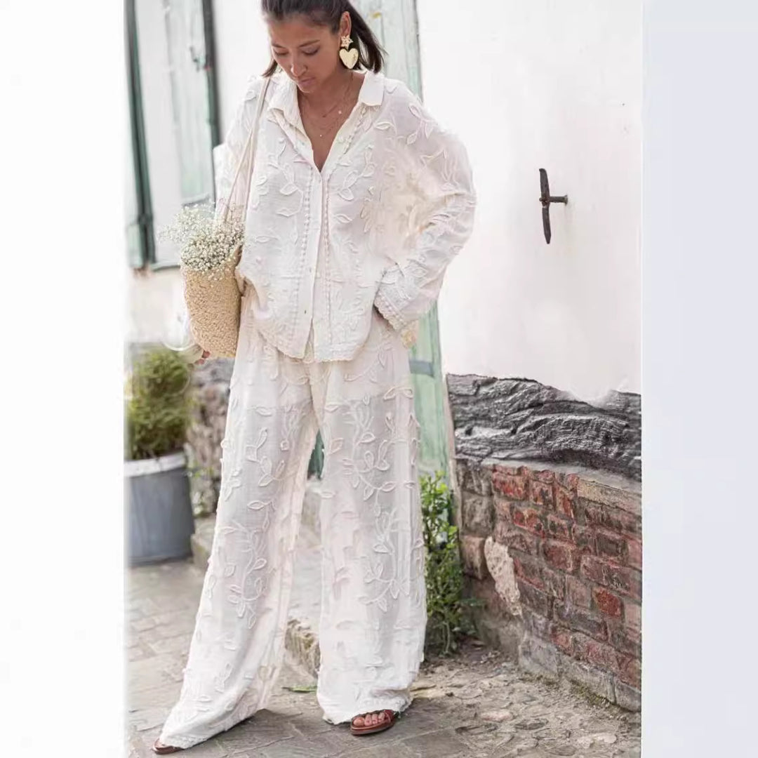 Damebluse med fin broderi og luftig passform Skjora