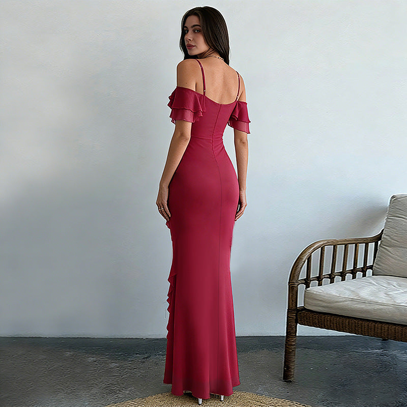 Kvinnes elegant maxi kjole med asymmetrisk volangdesign