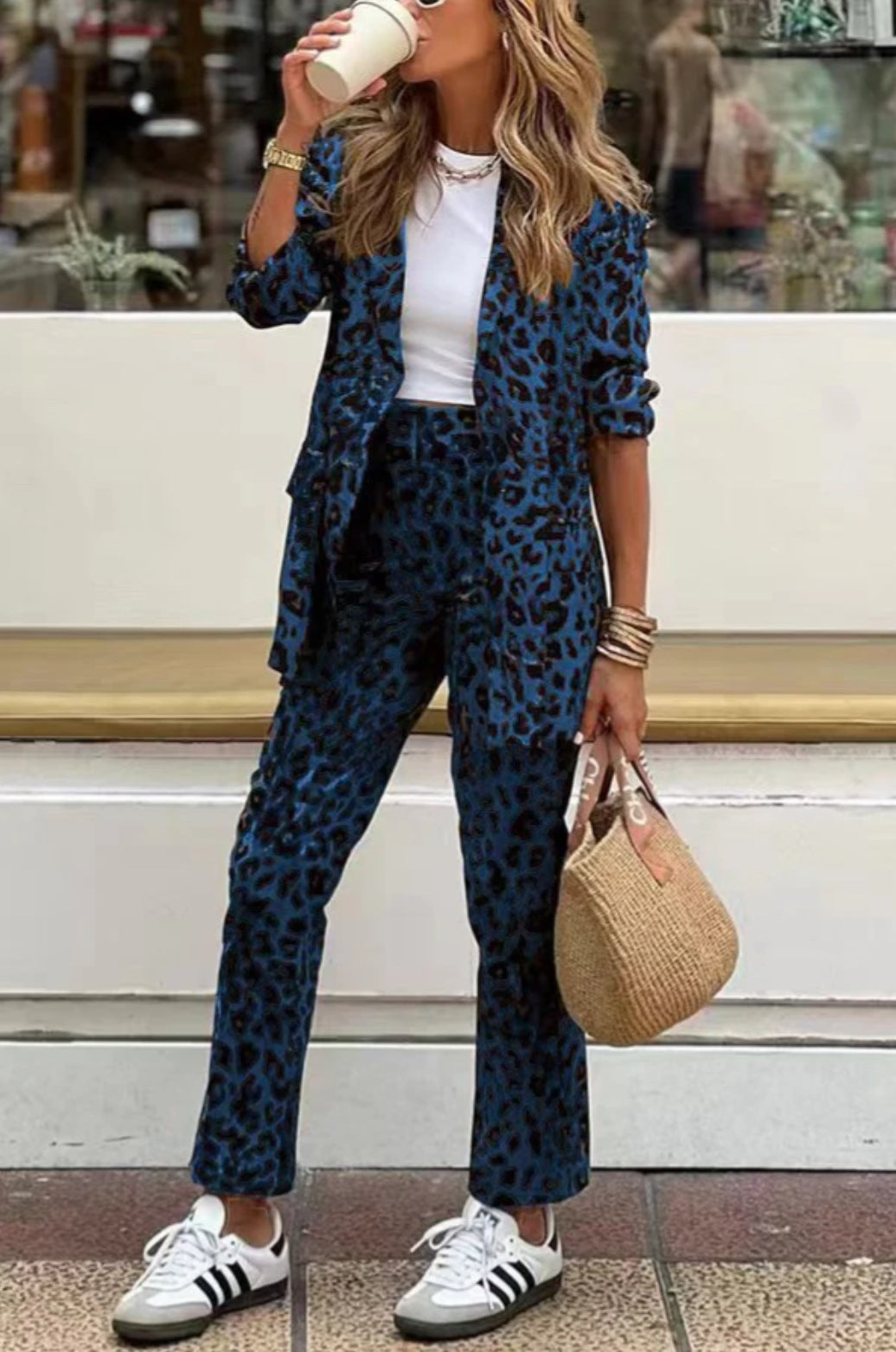 Kvinnelig Elegant Blazer Dress i Moderne Dyreprint Skjora