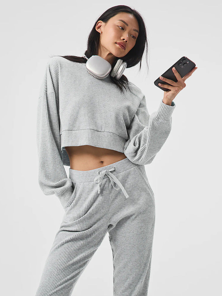 Kvinnenes cropped hettegenser sett laget av teksturert stoff Skjora