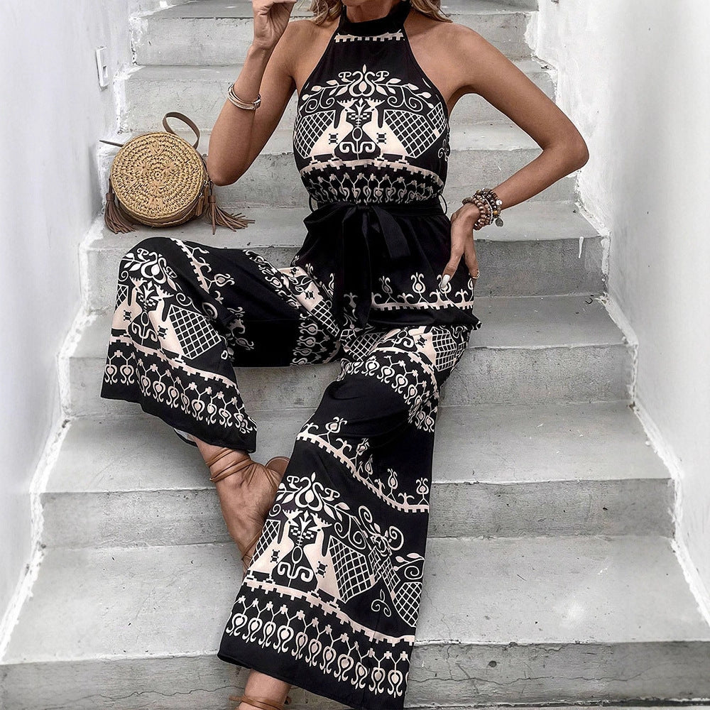 Dame jumpsuit med elegant halterdesign og stilige mønsterdetaljer Skjora