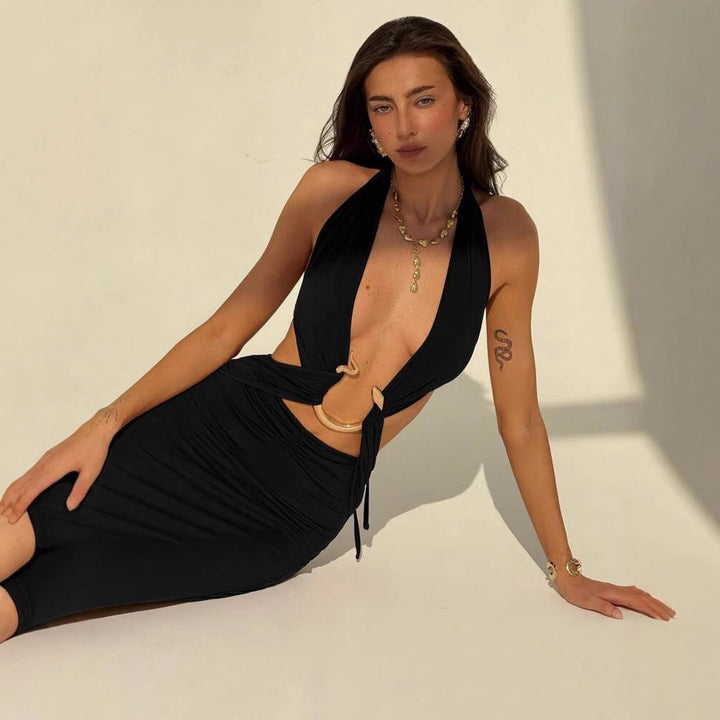 Dame Maxi-kjole med forførende halterneck og elegante cut-out-detaljer Skjora